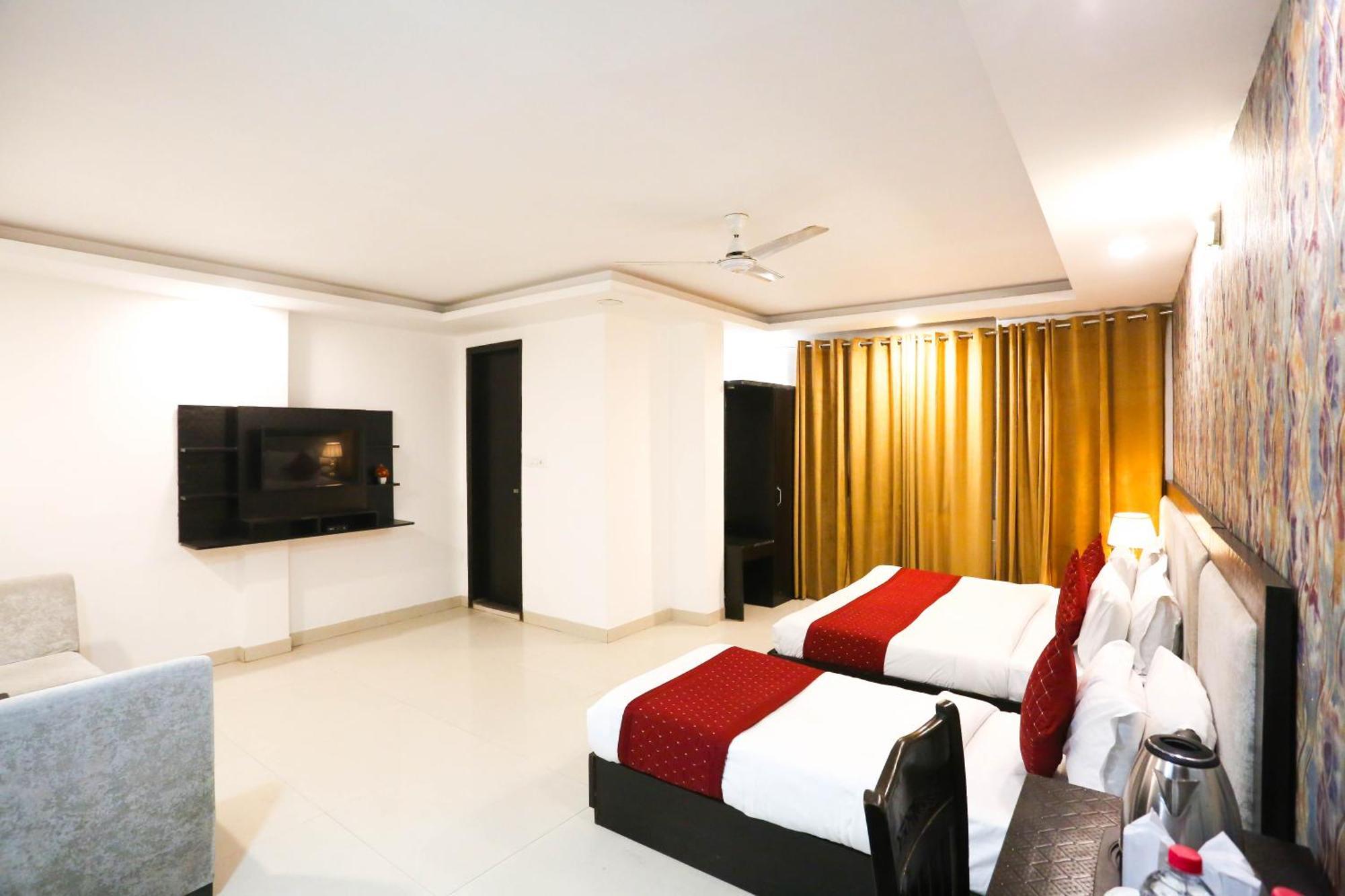 Hotel Aashiyana Нью-Делі Екстер'єр фото