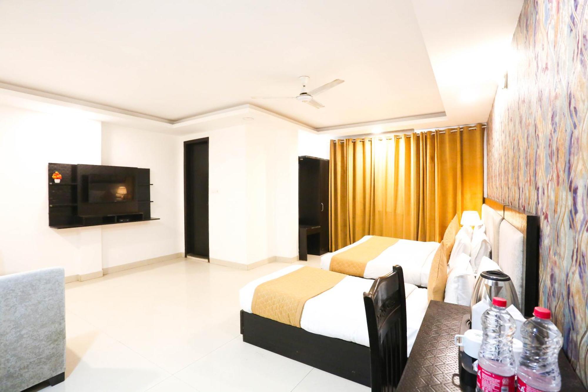 Hotel Aashiyana Нью-Делі Екстер'єр фото