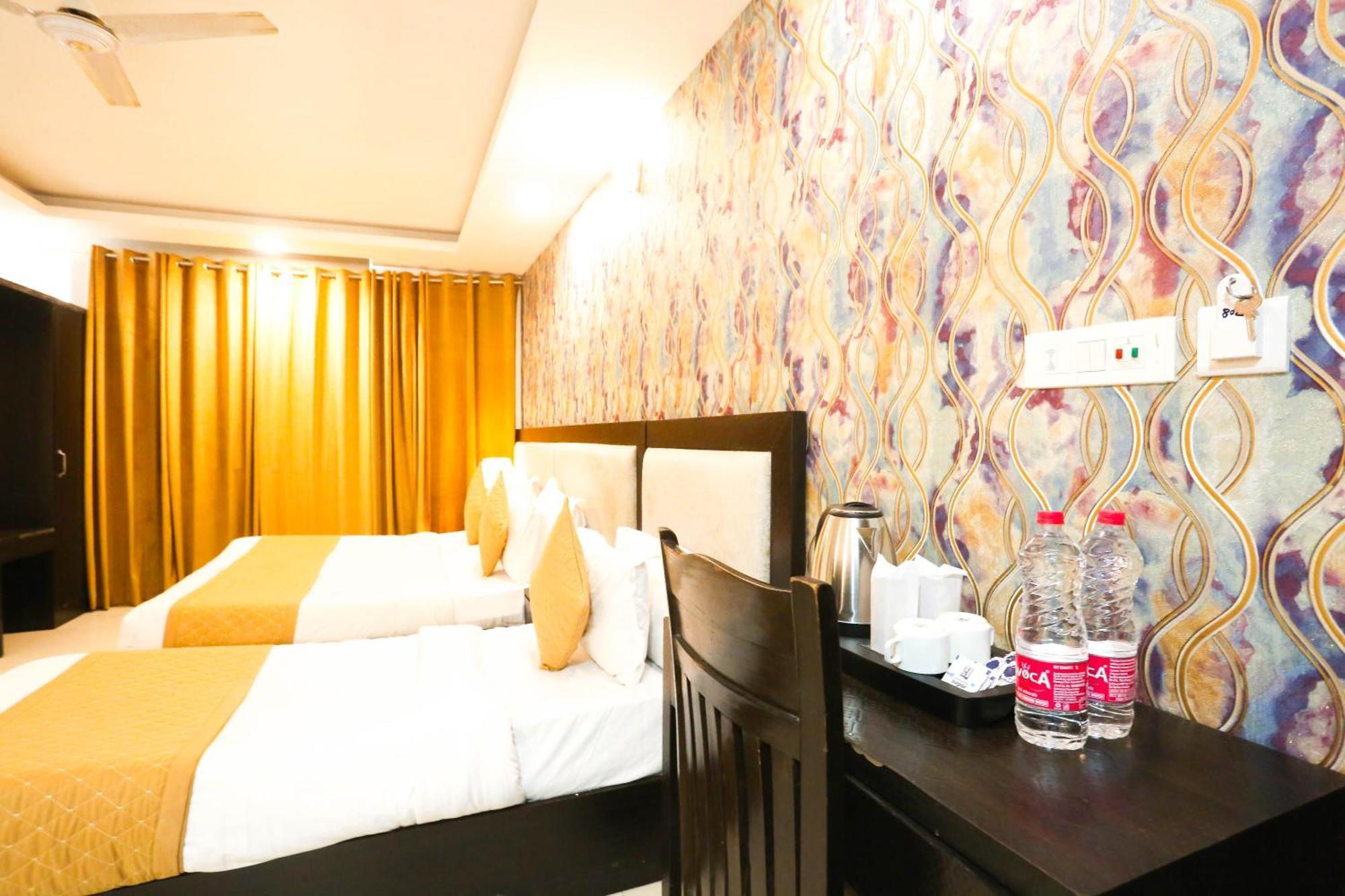 Hotel Aashiyana Нью-Делі Екстер'єр фото